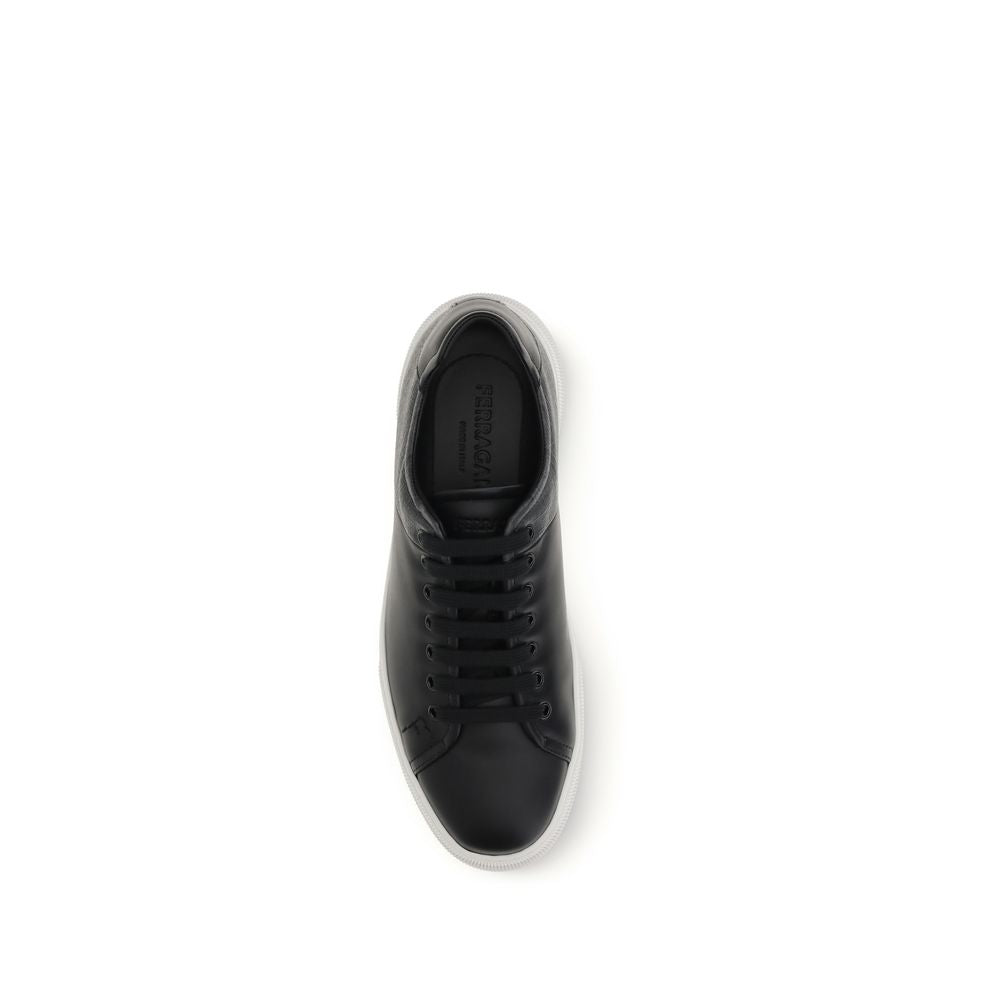 Baskets basses Ferragamo en cuir de veau noir Bos Taurus