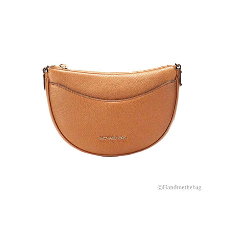 Sac à bandoulière demi-lune en cuir grainé Michael Kors Dover Small Luggage