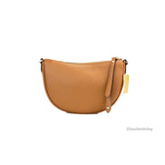 Sac à bandoulière demi-lune en cuir grainé Michael Kors Dover Small Luggage