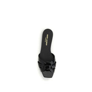 Sandali piatti Saint Laurent in pelle di vitello nera