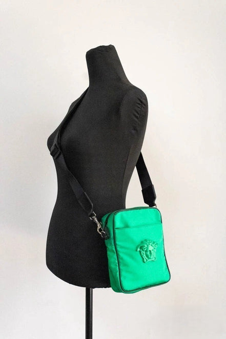 Sac bandoulière Versace Medusa en nylon vert vif