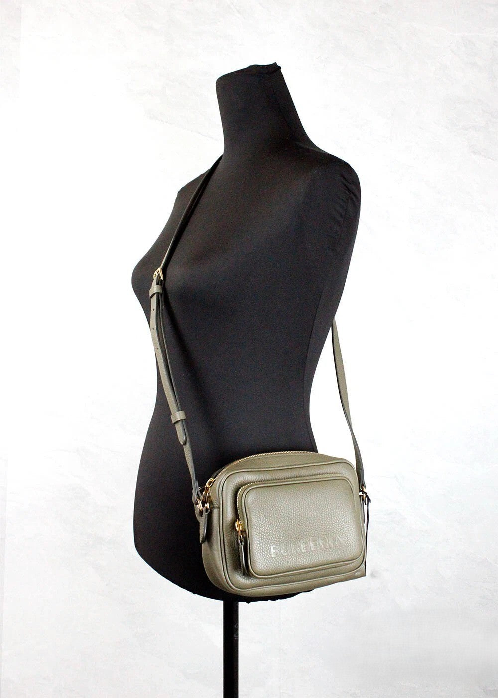 Borsa a tracolla con fotocamera piccola Burberry in pelle martellata verde felce scuro con marchio