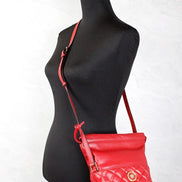 Borsa a secchiello a tracolla Versace in pelle trapuntata rossa con coulisse