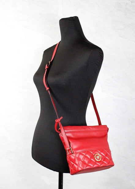 Borsa a secchiello a tracolla Versace in pelle trapuntata rossa con coulisse