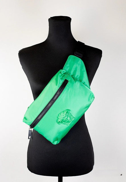 Sac banane Versace petit en nylon vert vif mat Méduse