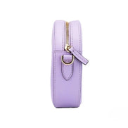 Borsa a tracolla con custodia per fotocamera Versace Round Disco in pelle martellata lilla