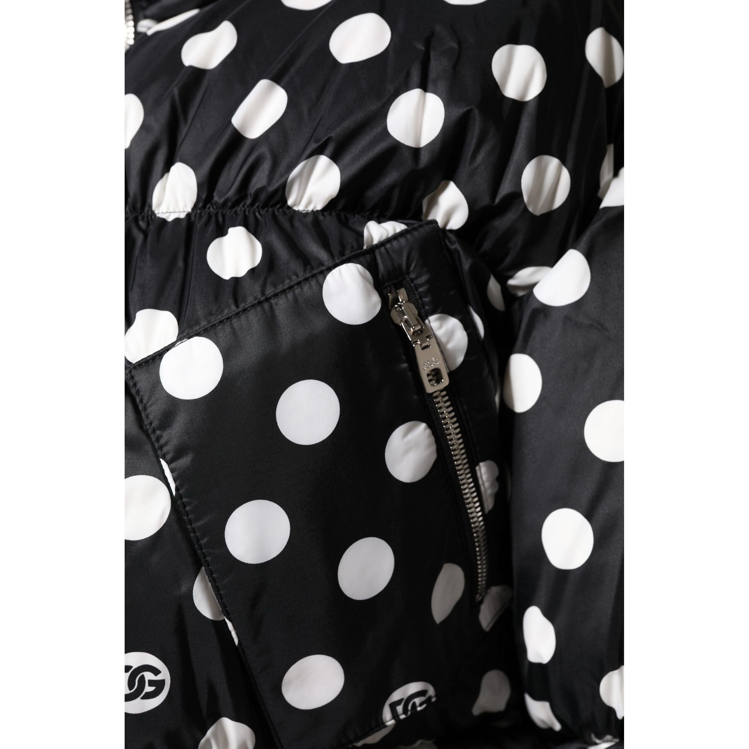 Piumino Dolce & Gabbana con zip intera a pois bianchi e neri