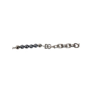 Bracelet Dolce & Gabbana en chaîne argentée, fermoir mousqueton, logo et perles grises