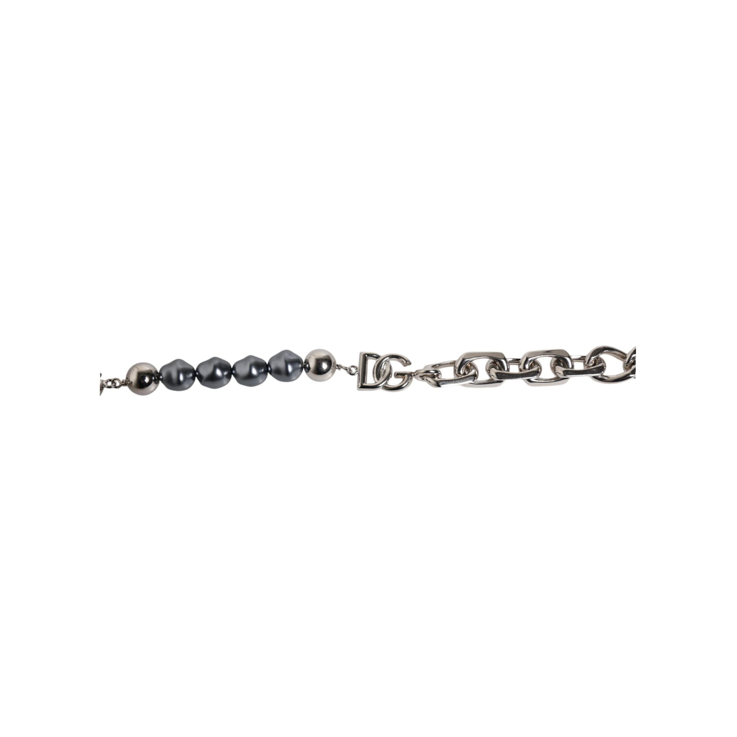 Bracelet Dolce & Gabbana en chaîne argentée, fermoir mousqueton, logo et perles grises