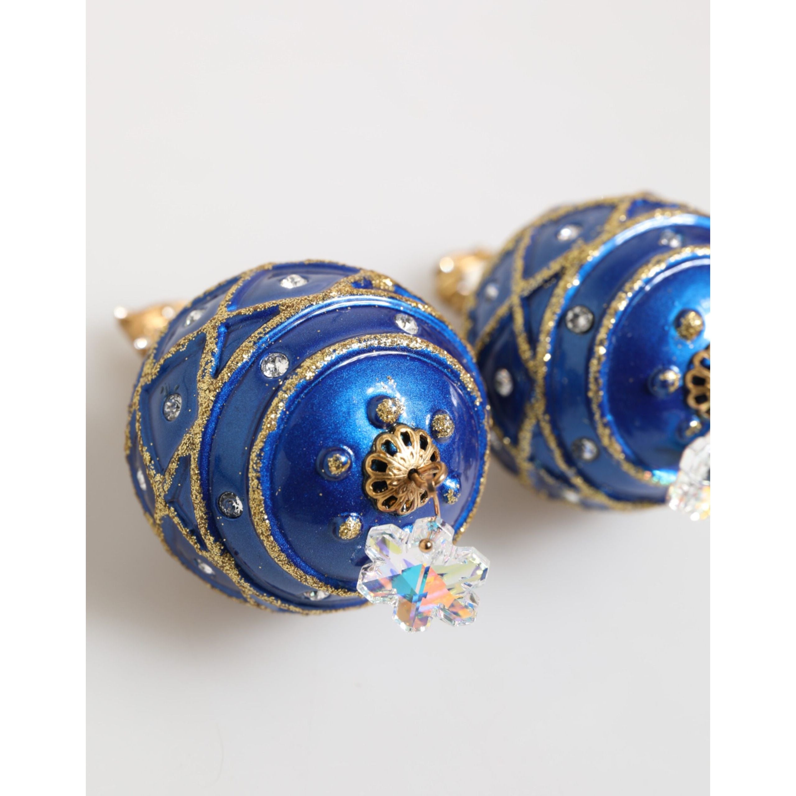 Boucles d'oreilles clips Dolce & Gabbana en laiton doré, boule de Noël bleue et cristaux.