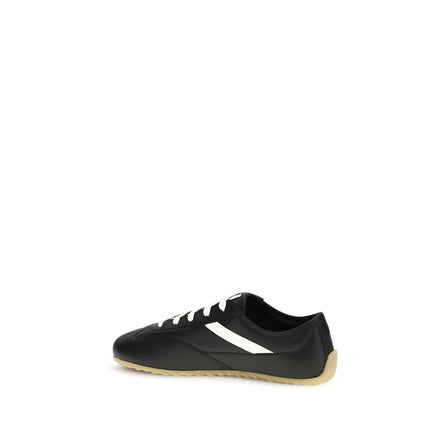 Baskets basses Alexander McQueen en cuir de veau noir Bos Taurus