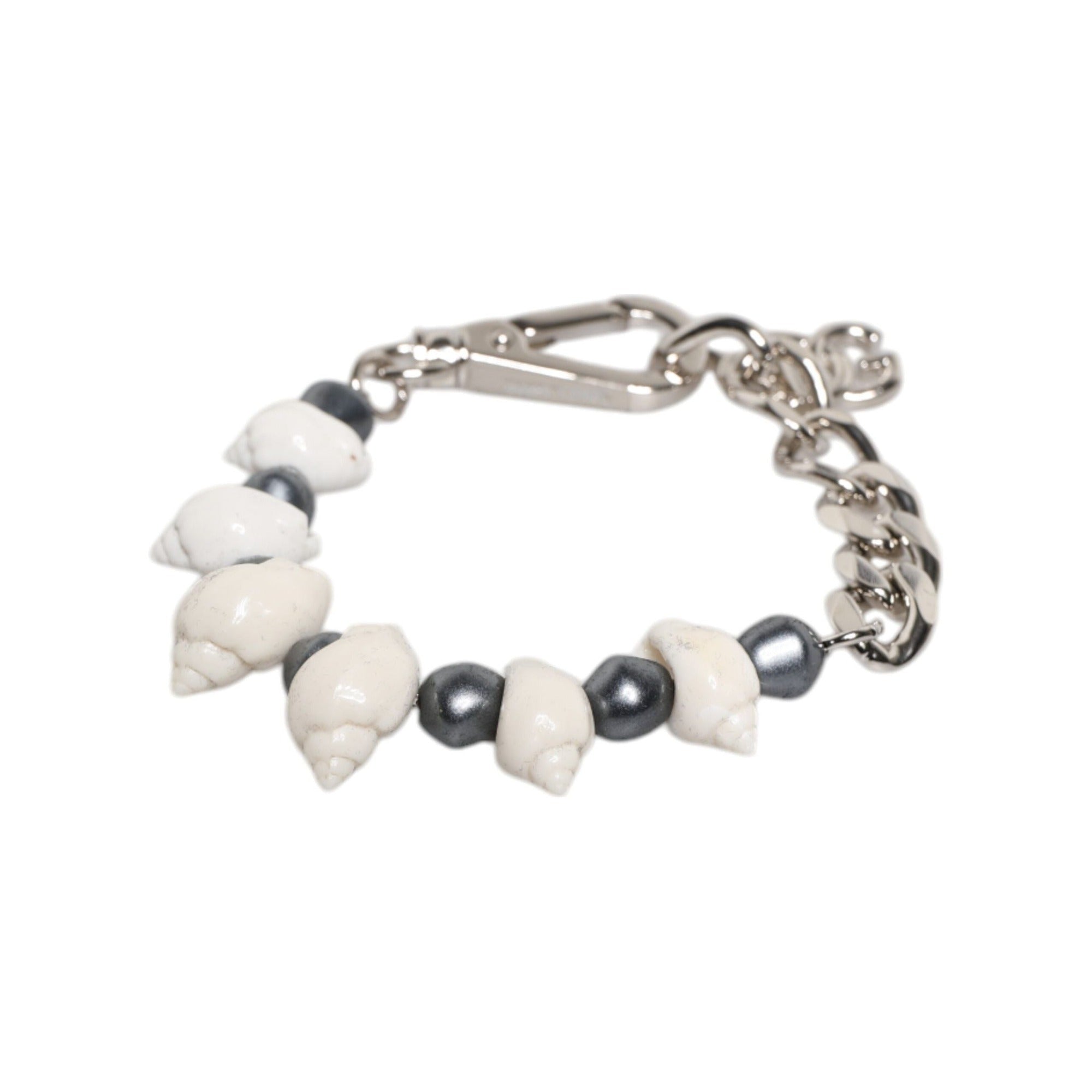 Bracelet Dolce & Gabbana en laiton argenté, perles et pendentif coquillage siglé DG
